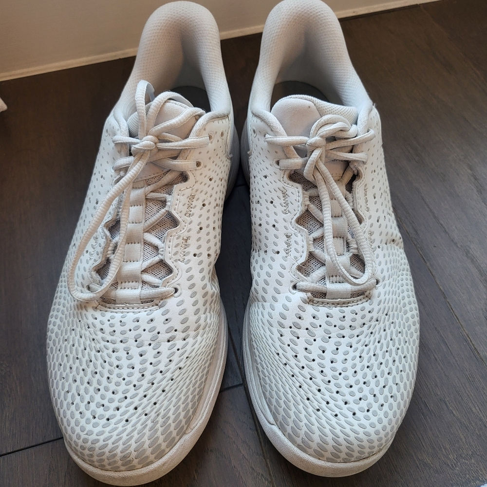 Skechers men white sneakers